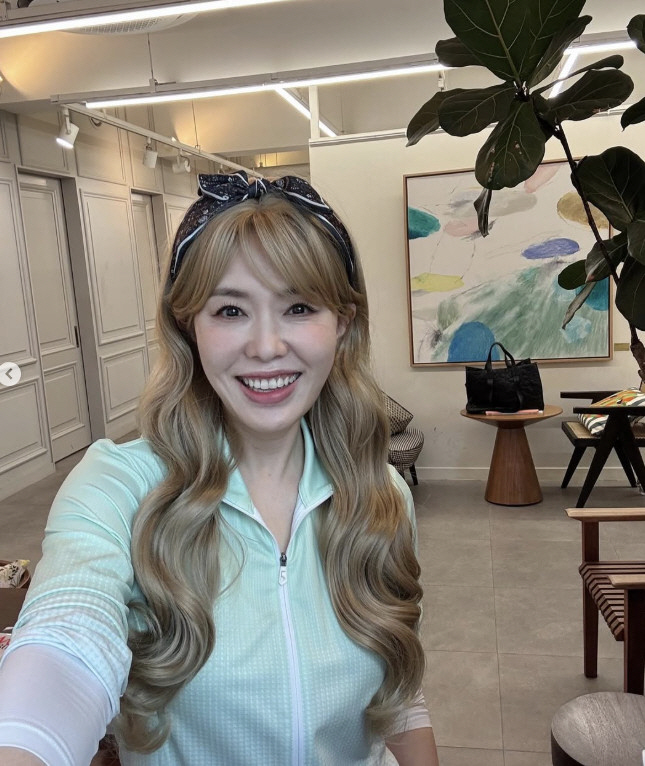하희라, 데뷔 44년만 금발 파격 변신…20대 같은 인형 미모