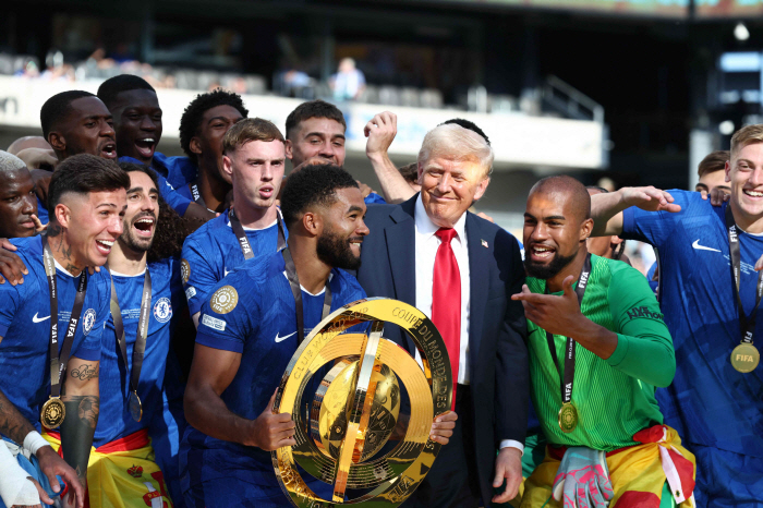 "첼시에 완패→열받은 PSG감독,주먹질 참전 大논란" PSG,경기도 지고…