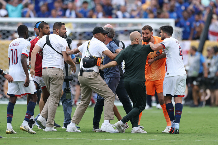 "첼시에 완패→열받은 PSG감독,주먹질 참전 大논란" PSG,경기도 지고…