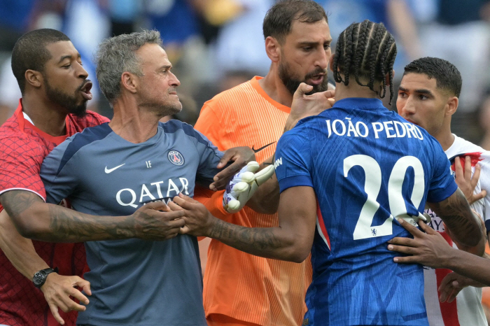 "첼시에 완패→열받은 PSG감독,주먹질 참전 大논란" PSG,경기도 지고…
