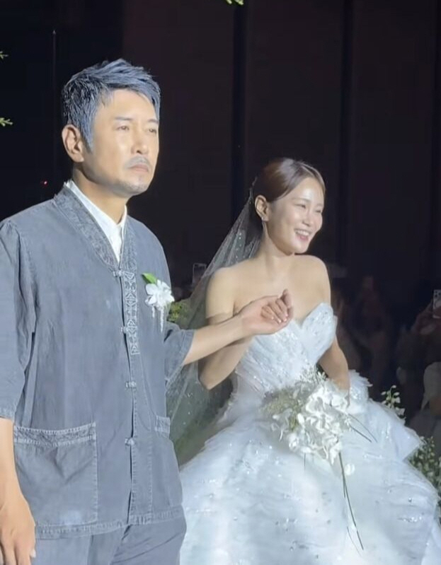 [종합] "父대신 김대희 손 잡고"…'결혼' 김지민, ♥김준호와 '개그맨…