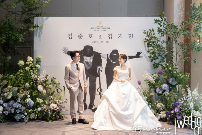 [종합] 김준호♥김지민, 드디어 부부 됐다…변진섭 축가 '떼창'→지민母 …