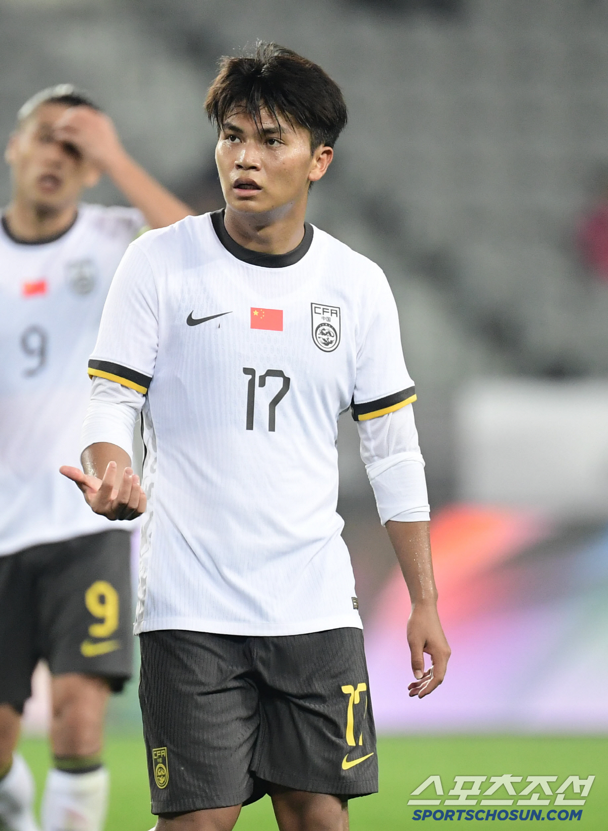 "한국 쇼핑하러 간 줄 알겠네" 중국 2차 대폭발...한국→일본 연전연패…