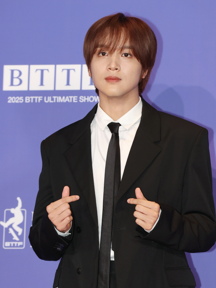 [SC현장]'추잉검' 소년들의 성장사…NCT 드림, 호버보드에 9년 서사…