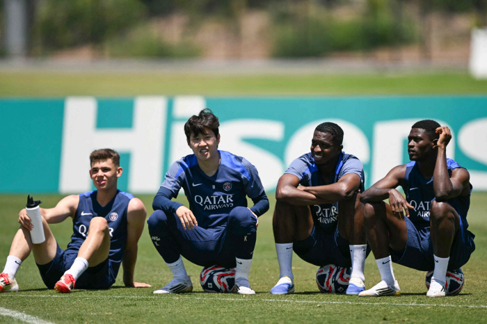이강인 大충격! PSG 이탈 확실시→맨유 이적 '현실화'…"나폴리, 사우…