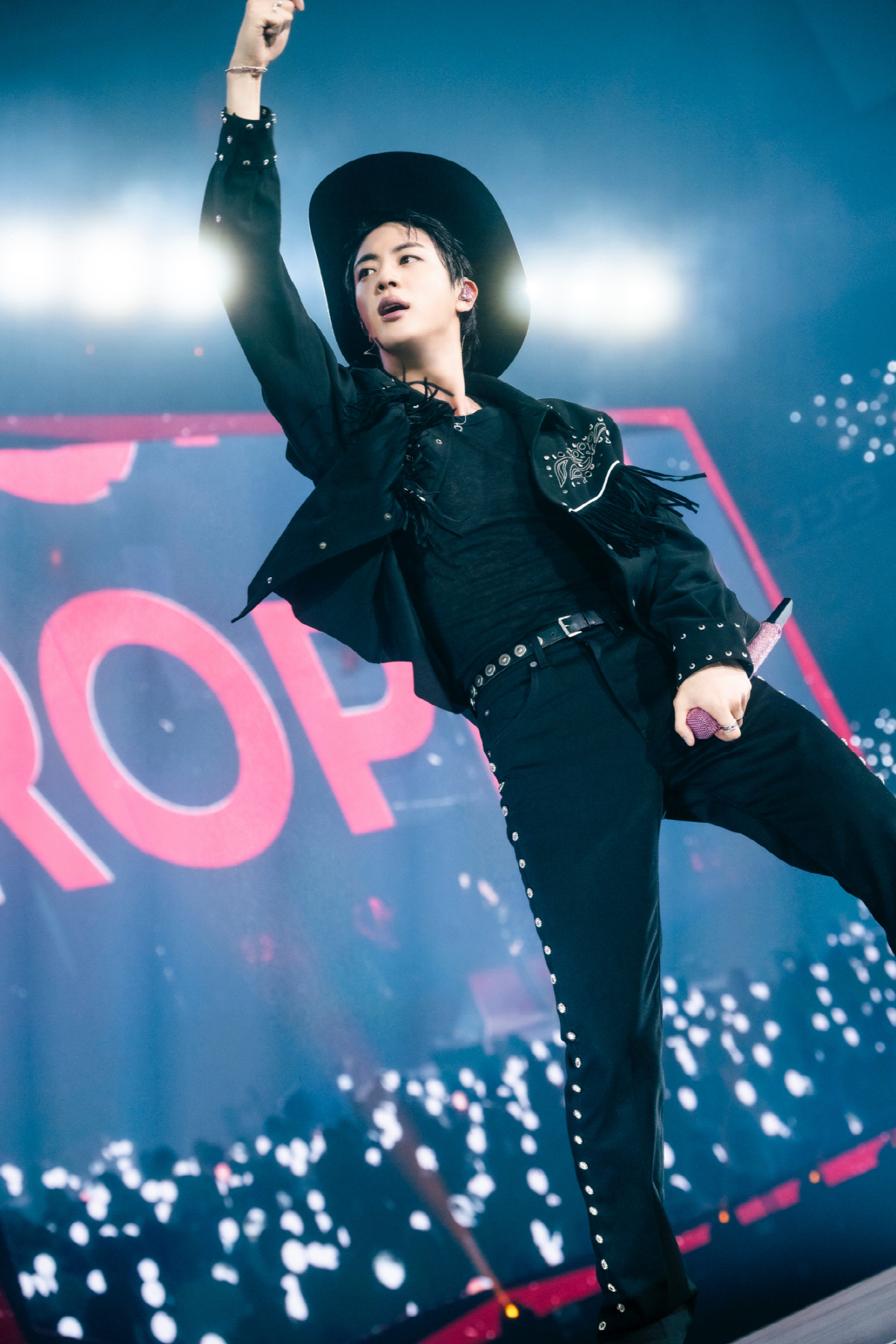 "BTS 진이 왔다" 日 5대 스포츠지 1면 대서특필…솔로 최초 대기록