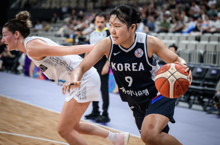 '죽다 살았다' 강이슬 부상 OUT→박지수 결승골 韓 여자농구, 뉴질랜드…
