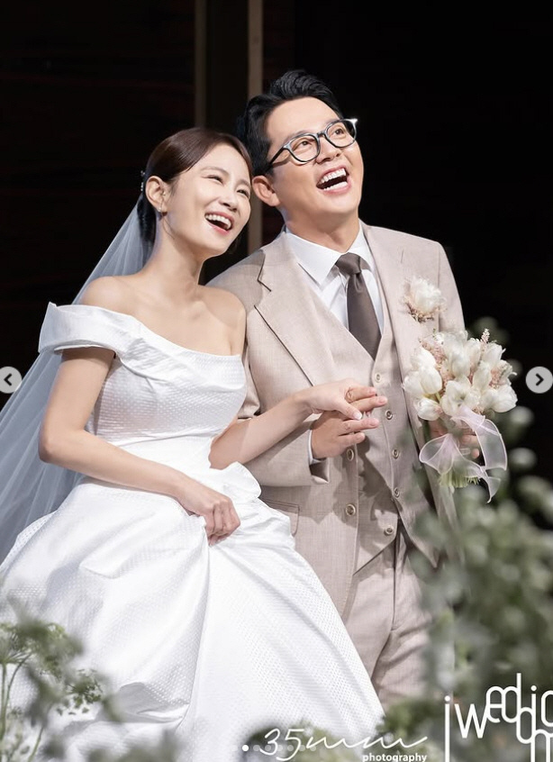 김준호♥김지민, 25호 커플 탄생…‘눈물·웃음·떼창’ 폭발한 역대급 예식