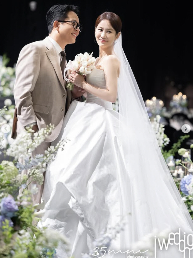 김준호♥김지민, 25호 커플 탄생…‘눈물·웃음·떼창’ 폭발한 역대급 예식