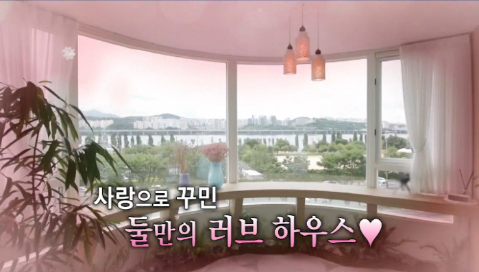 김준호♥김지민, '한강뷰' 용산 신혼집 최초 공개..."전세인데 반반 대…