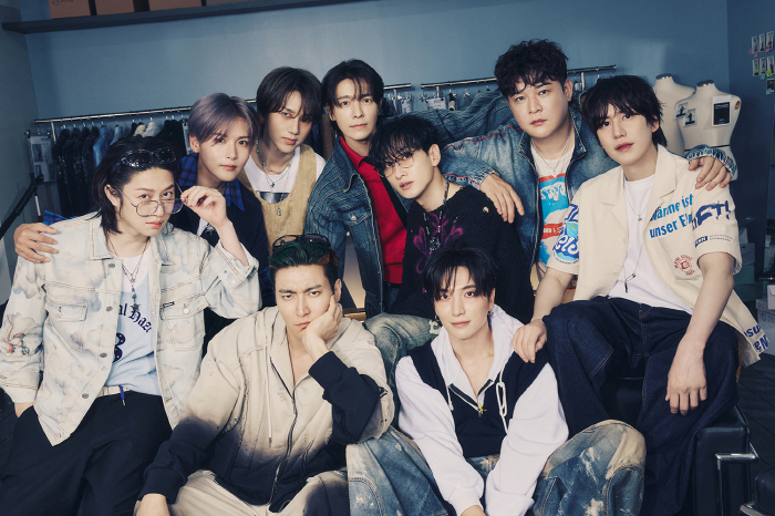 20년차 아이돌 슈퍼주니어, 아직도 '미친 화력'…정규 12집 초동 30…