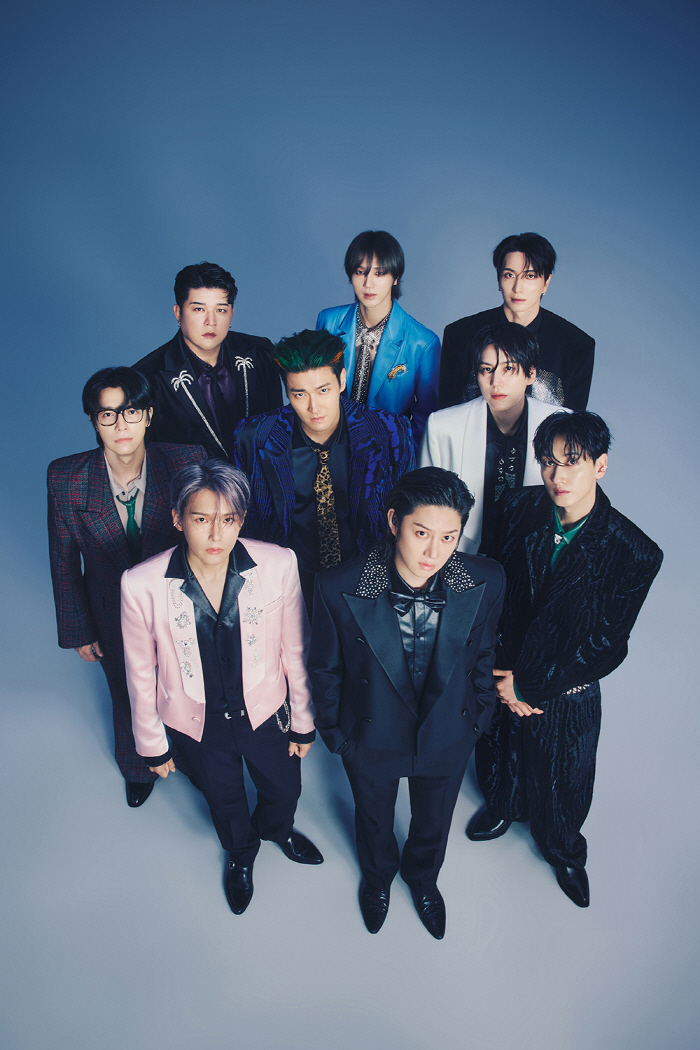 20년차 아이돌 슈퍼주니어, 아직도 '미친 화력'…정규 12집 초동 30…
