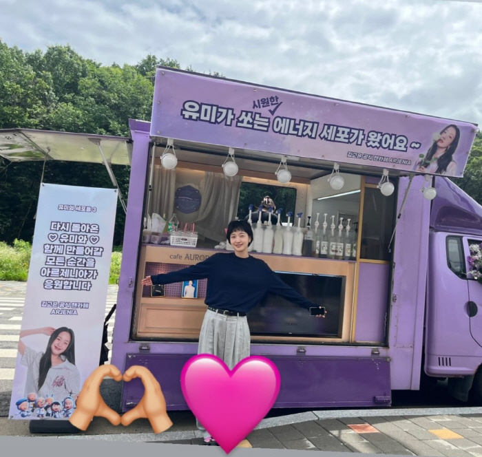 [SCin스타] “유미가 쏜다” 김고은, ‘유미의 세포들’ 촬영장서 팬사랑 보답