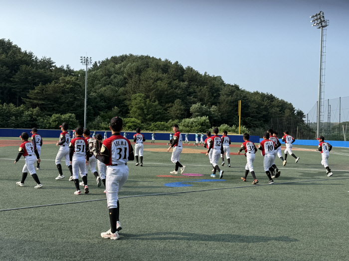 선수 없어 해체 위기였는데…전국대회 4강에 태극마크까지, 이제는 야구 명…