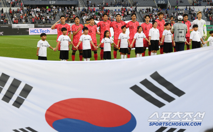[한일전]'기회 뒤에 위기' 전반 8분만에 '혼혈 FW' 료에게 선제실점