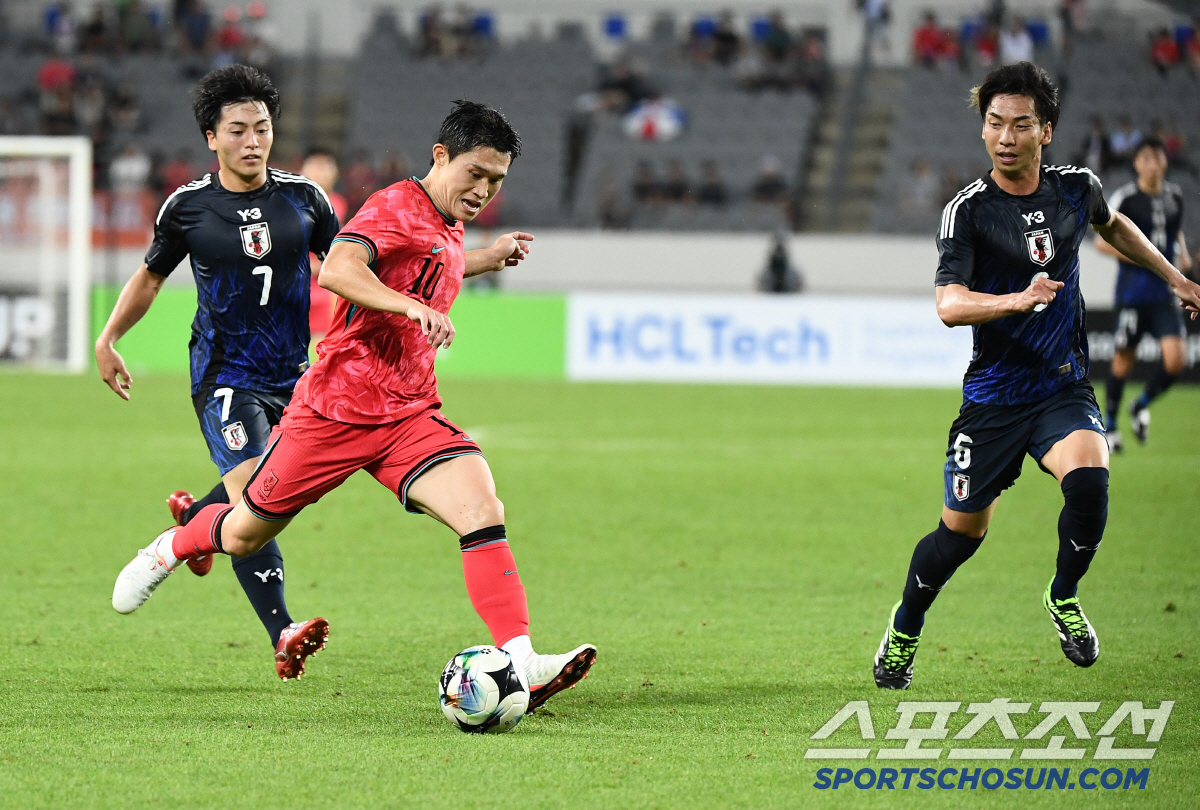 [한일전 현장리뷰]"韓 축구 불명예 역사→첫 3연패" '홍명보호' 첫 패…