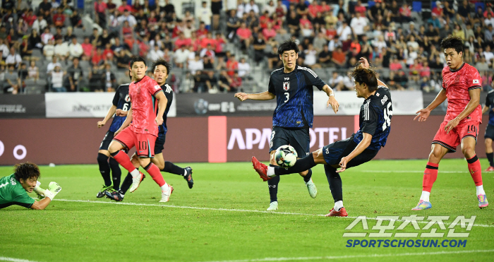 [한일전 현장리뷰]"韓 축구 불명예 역사→첫 3연패" '홍명보호' 첫 패…