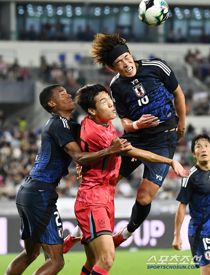 [한일전 현장리뷰]"韓 축구 불명예 역사→첫 3연패" '홍명보호' 첫 패…