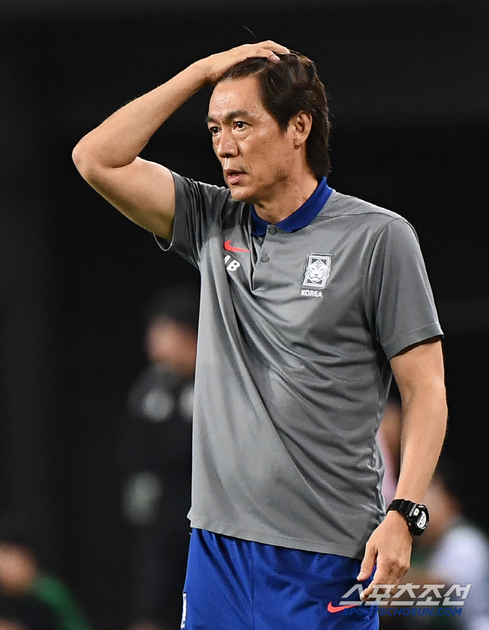 [한일전 현장리뷰]"韓 축구 불명예 역사→첫 3연패" '홍명보호' 첫 패…