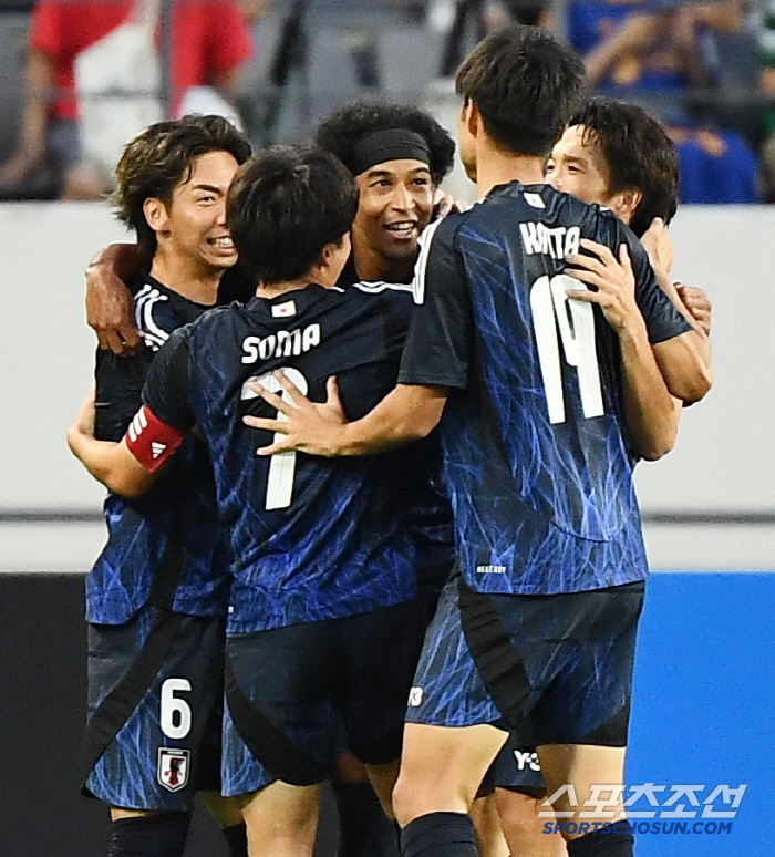 [한일전 현장리뷰]"韓 축구 불명예 역사→첫 3연패" '홍명보호' 첫 패…