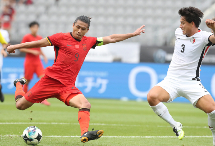 '韓-中-日 중 꼴찌' 중국 축구, 역대 최악의 암흑기 맞다!...경악스러운 기록 등장 "홍콩전 골, 올해 첫 필드골"