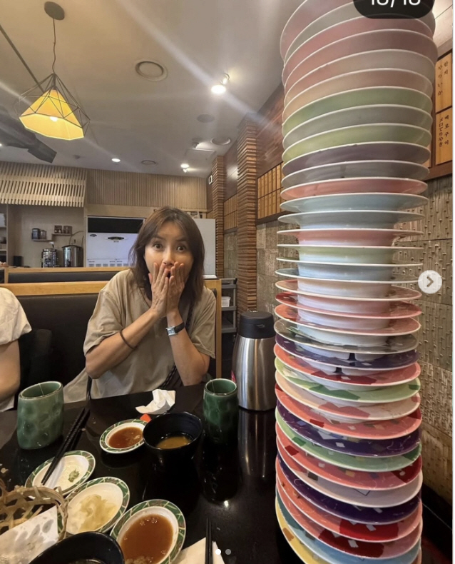 '차인표♥' 신애라, 스시 접시 산더미 경악 "접시가 몇개야"