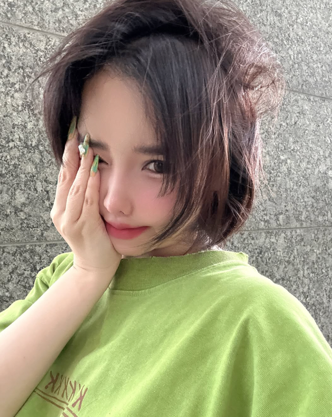박봄, 자다 깬 얼굴 맞아? 산발 머리+부은 얼굴도 러블리 "굿모닝"