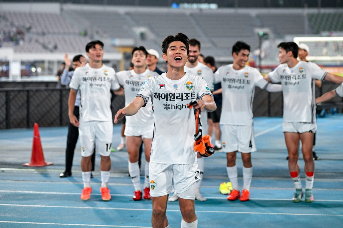 강원FC 김대원, 팬들에게 특별한 추억 선물…19일 홈경기서 일일 점원·…
