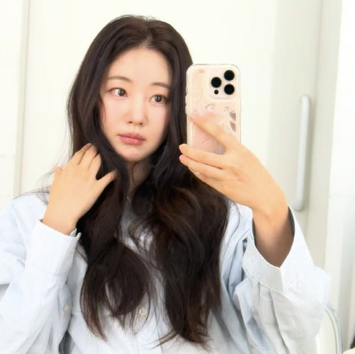 47세 김사랑, 얼굴이 멈췄다 