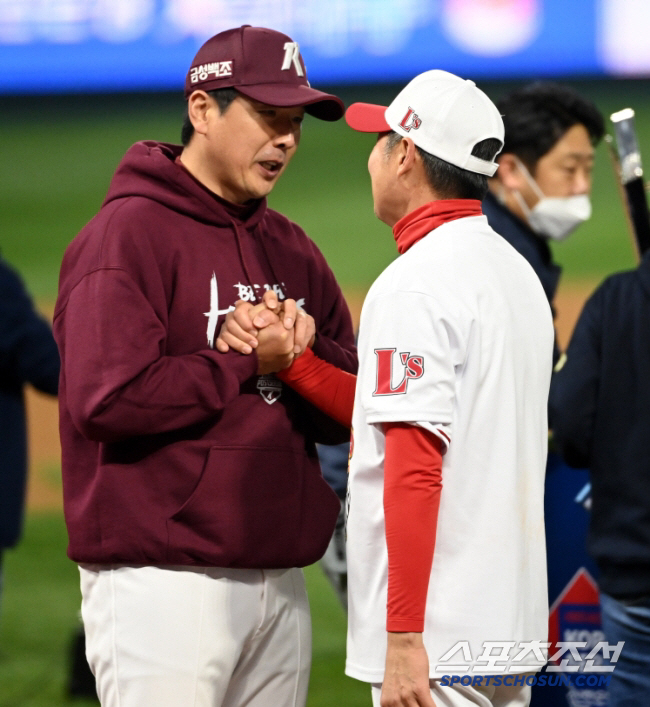 모질게 자신을 내친 구단인데...끝까지 키움 챙긴 홍원기 "우리 선수들,…