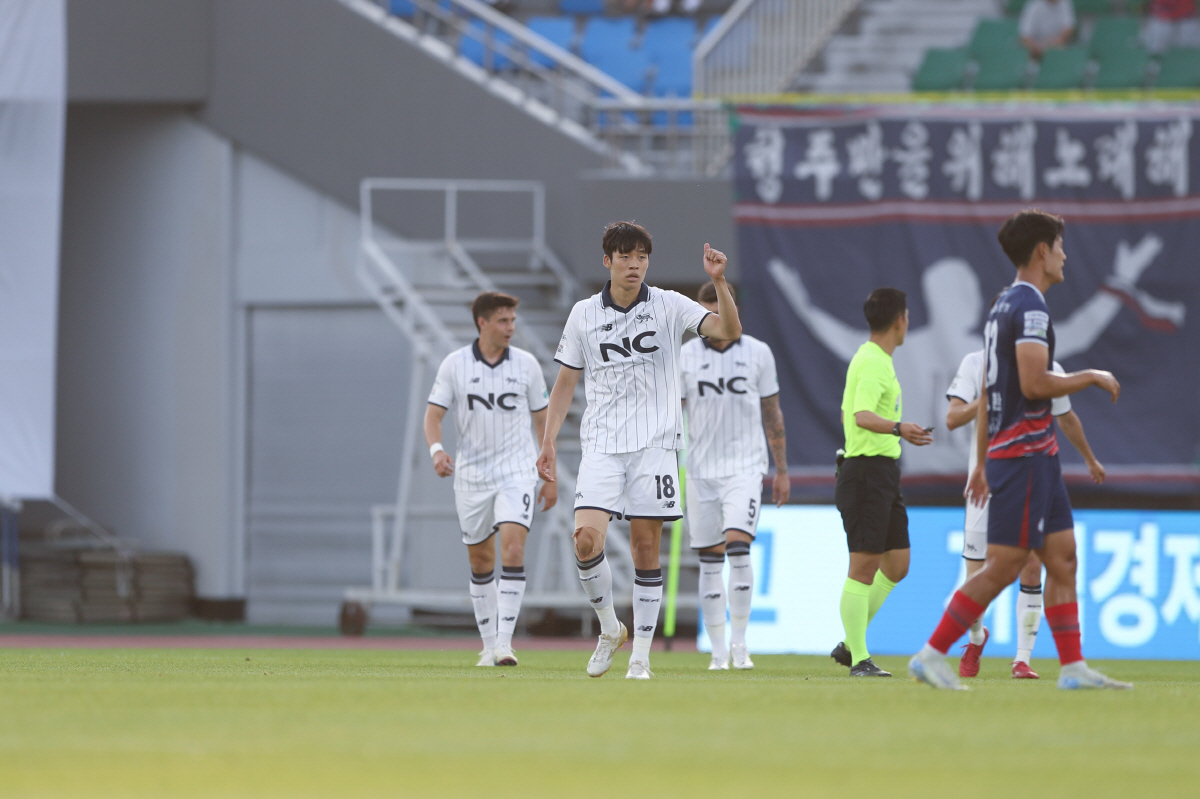 [K리그2 프리뷰]수원의 무패 질주, 잠깐 흔들렸던 인천 과연 격차 벌릴…