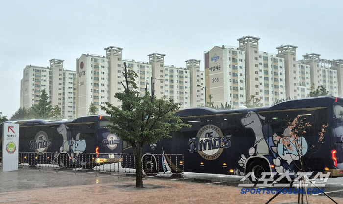 "차 둥둥 떠다닌다고 호텔에서 연락이"…광주 역대급 폭우, NC 선수단 …