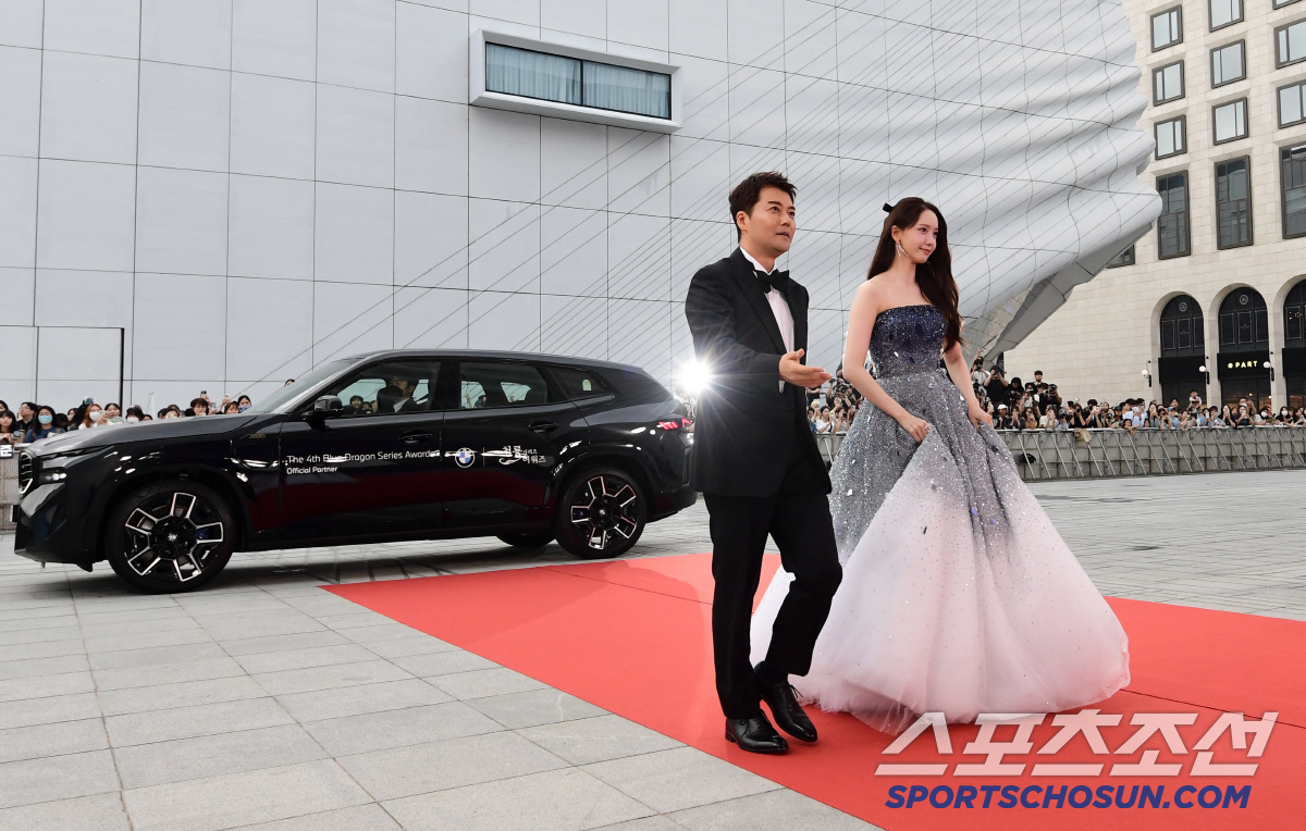 [포토] 전현무-윤아 '청룡시리즈어워즈 4년 동안 함께'