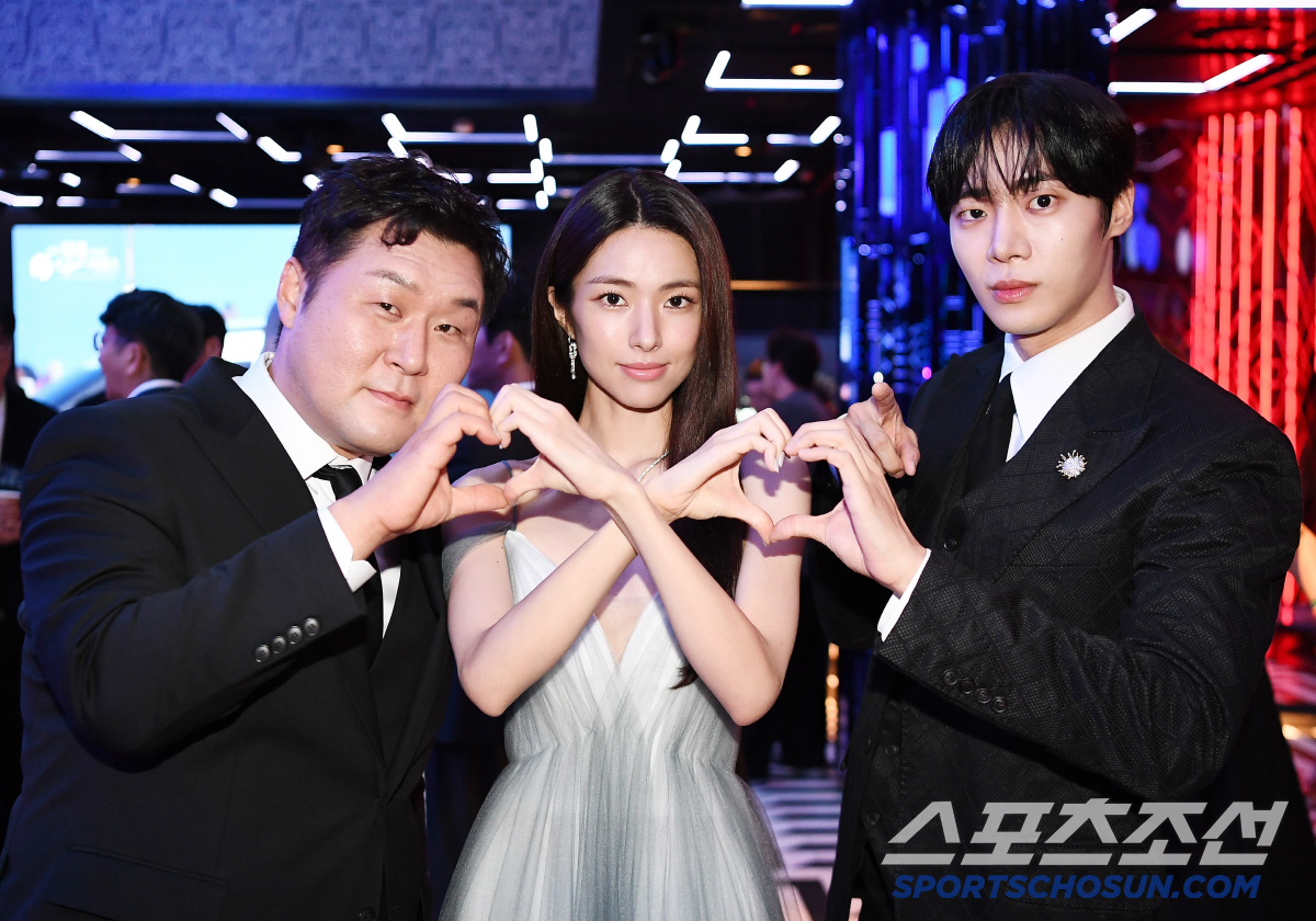 [포토] 윤경호-하영-추영우, 호흡 척척 하트 장인들