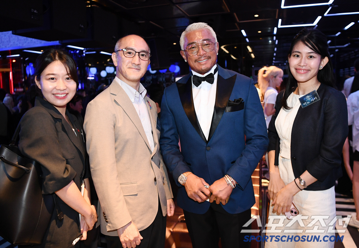 [포토] 추성훈, 가와세 가즈히로 일본문화원장과 함께 담소