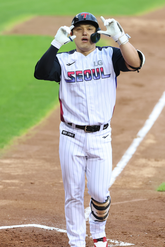 '2, 3, 6, 7, 9회' 하루에 병살타 5개라니! 물샐틈없는 LG 내야진이 만든 승리…손주영 6이닝 1실점 역투 → 속터진 롯데에 2대1 신승 