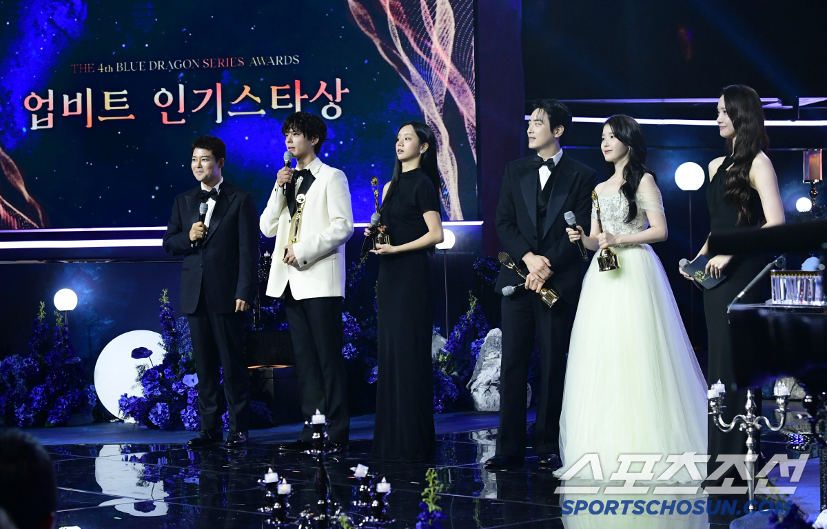 [제4회 BSA] 박보검·이준혁·아이유·혜리 인기스타상, 이준영 난입 해…
