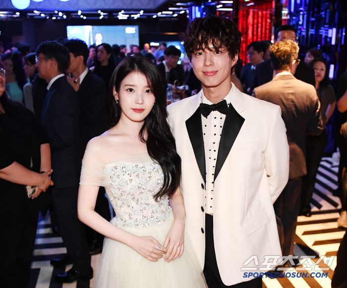 박보검→아이유 '인기스타상' 수상 