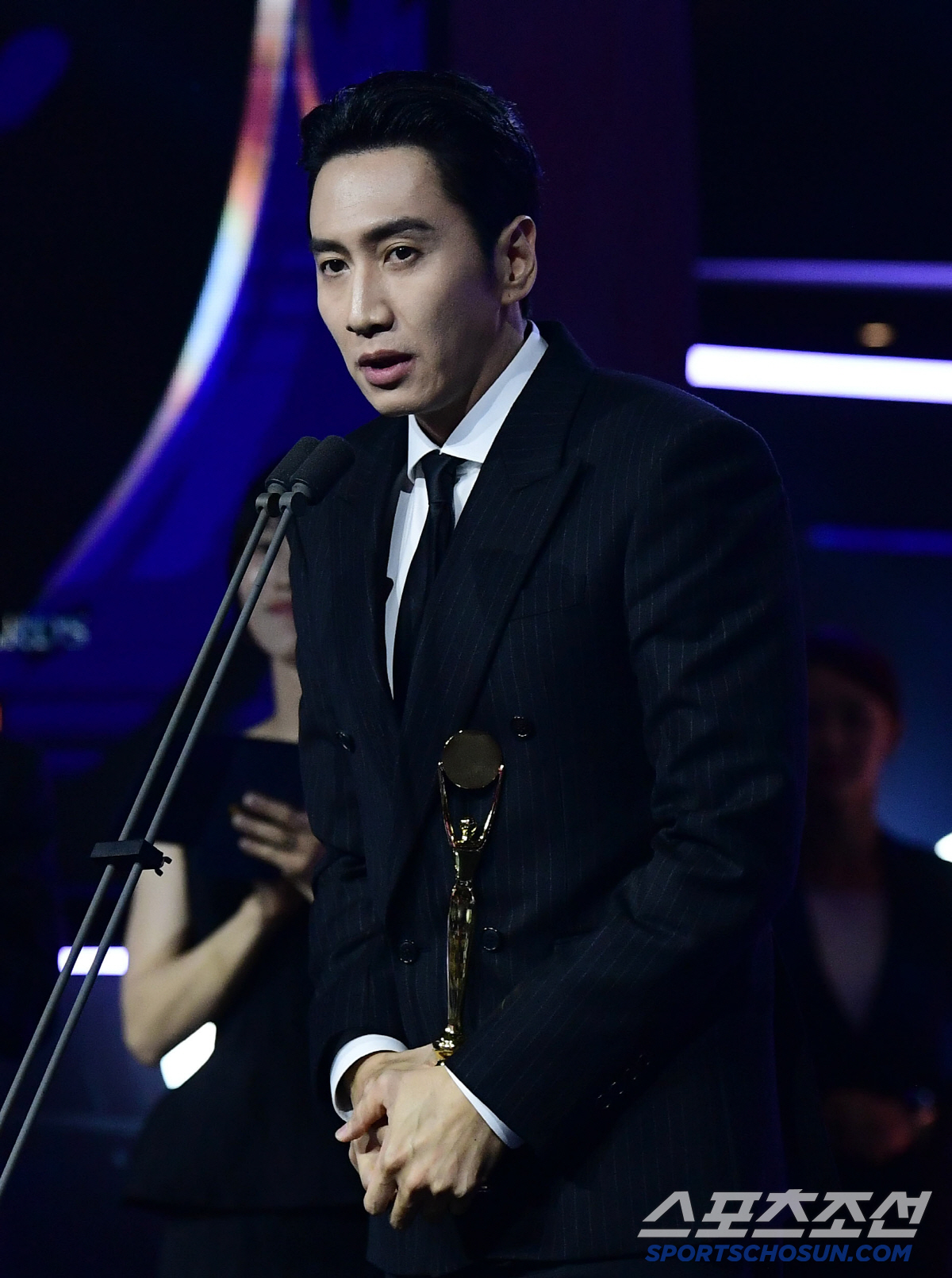 [제4회 BSA] 이광수, 남우조연상 "모발이식으로 죽는 꿈 꿔준 도경수…