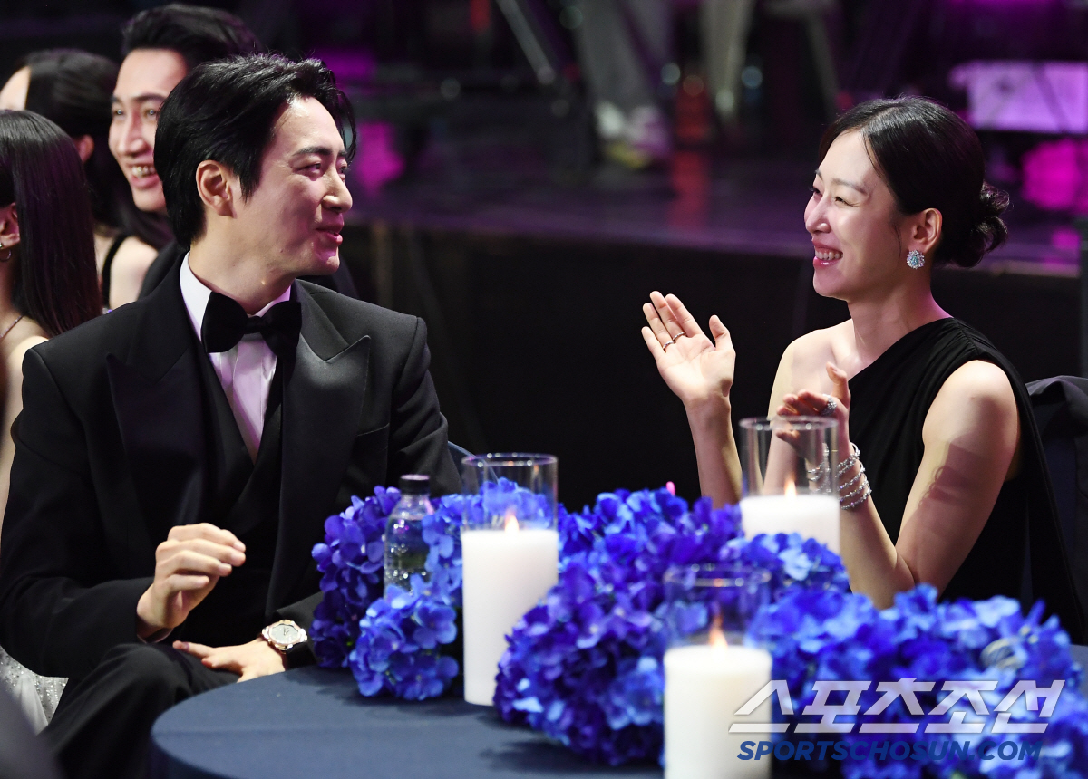 [포토] 서현진, 걸그룹 시절 영상 나오자 폭소