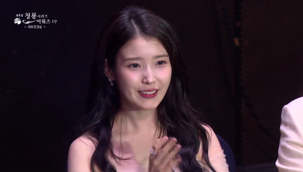 '폭싹' 염혜란, 女조연상 "현실은 금명이, 부모님께 감사"..박보검·아…