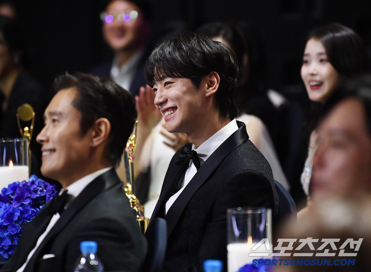 [포토] 큰 웃음 준 이준영, 신동엽 언급에 미소 활짝