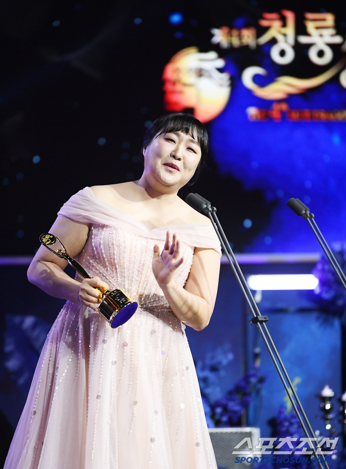 [포토] 대세 이수지, 여자 예능인상 수상