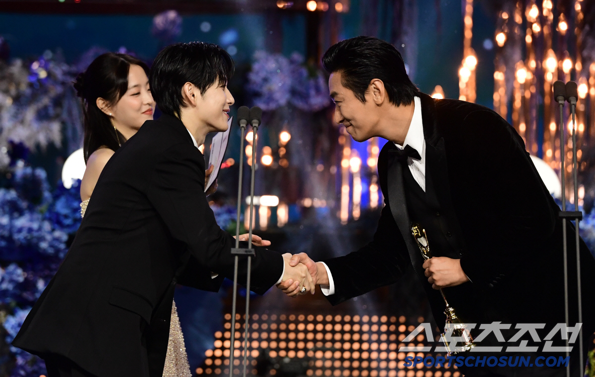 [포토] 임시완-주지훈 '진심을 담아 축하'