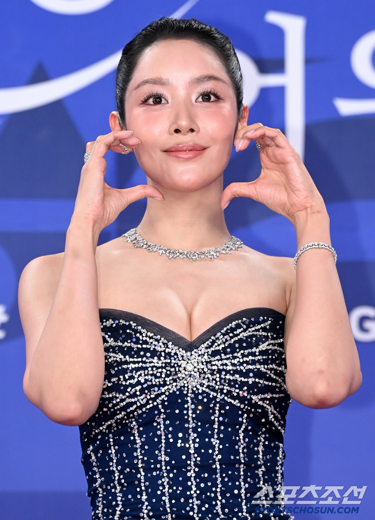 [포토] 차주영, 눈부신 미모로 하트