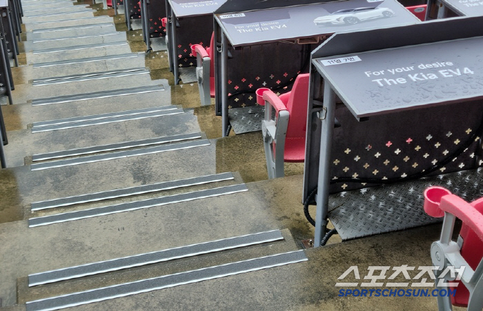 '426㎜ 역대급 폭우' 광주 비는 그쳤다, 그라운드 정비는 시작했는데……