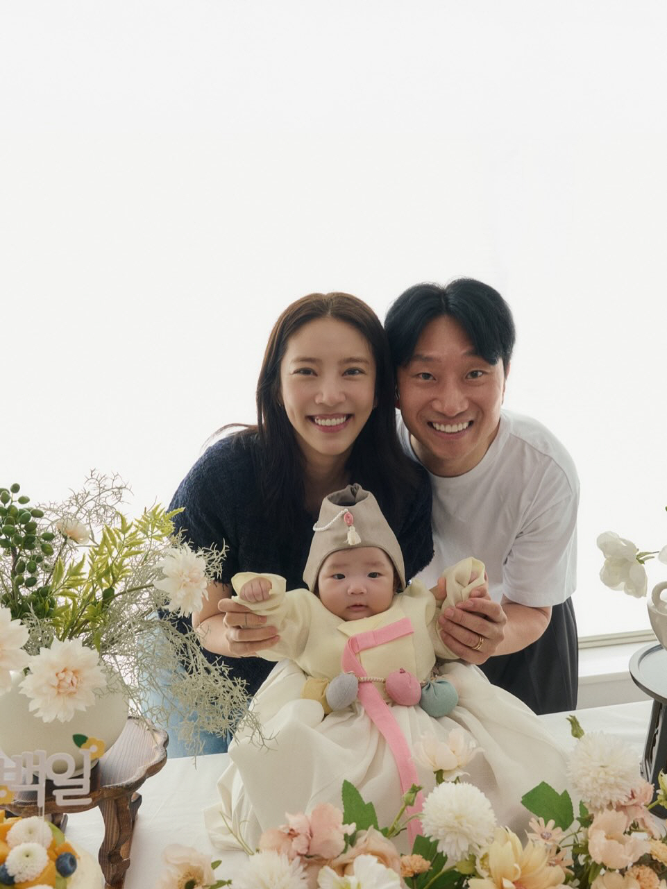 손담비♥이규혁 딸, 백일 기념 금반지도 꼈네..한복 자태도 '깜찍'