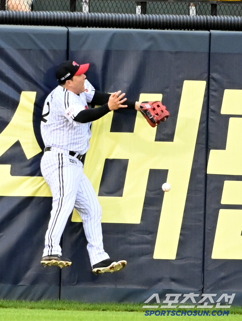 LG가 볼넷으로 차려준 밥상, 롯데가 안타로 받아먹다. 6-1 승리, 2…