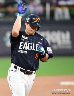 '하늘도 한화를 돕는 건가' 노시환 홈런 터지고, 미친 듯 비가 쏟아졌다...한화, 행운의 강우 콜드승 '8연승 질주' [수원 현장]