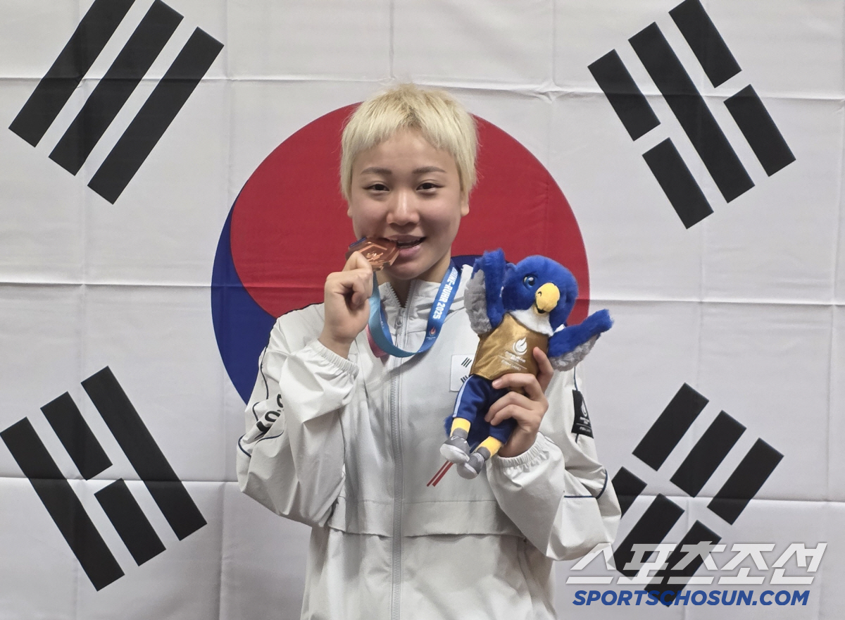 '불굴의 배영천재'세종대 25학번 이은지가 해냈다!라인-루르U대회 200…